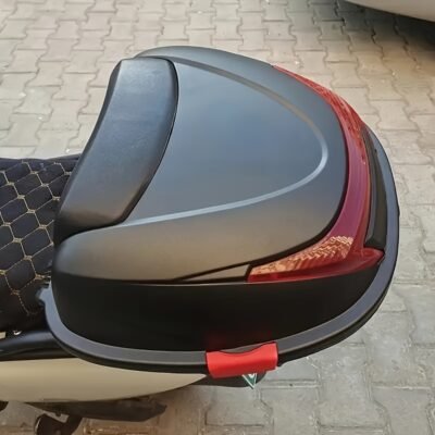 cf712f68-a6eb-47da-a28c-1f08fd32c1ec.jpg 1 Motorcycle Top Case, Featuring an ABS Top Cover and PP Bottom Cover